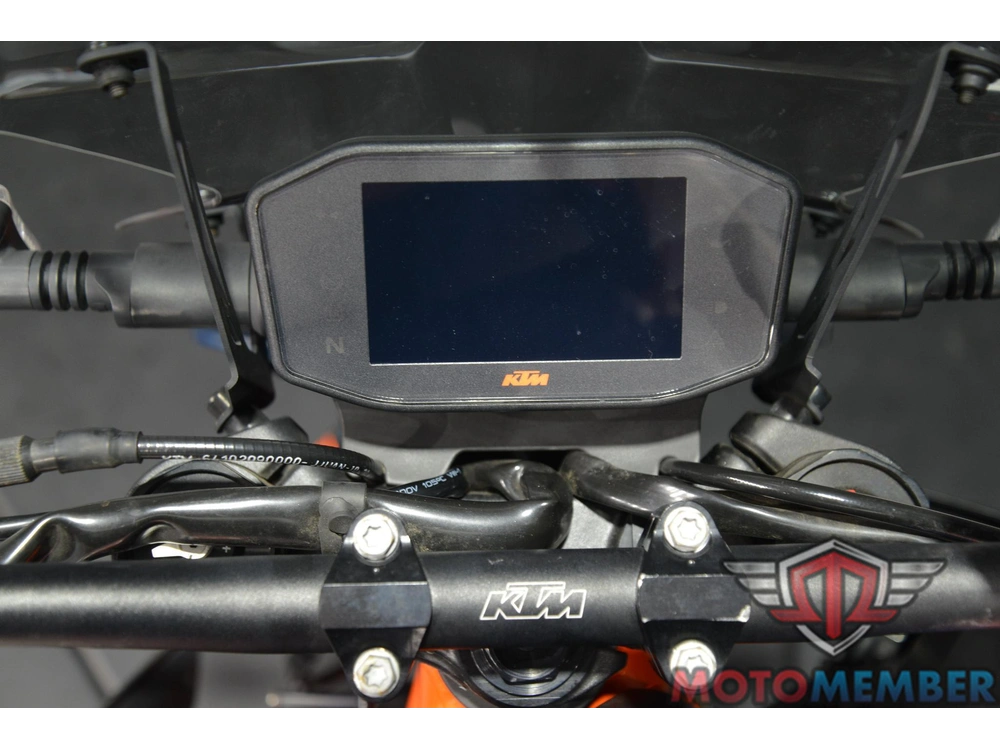 2022 Ktm Duke 890 R alt