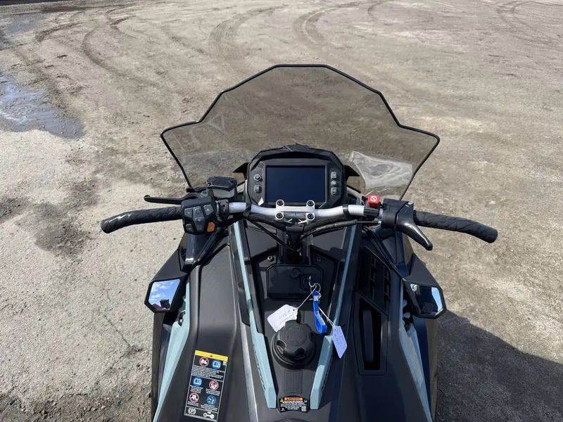 2026 Polaris 650 VOYAGEUR ADVENTURE ULTIMATE 155 X 1.6