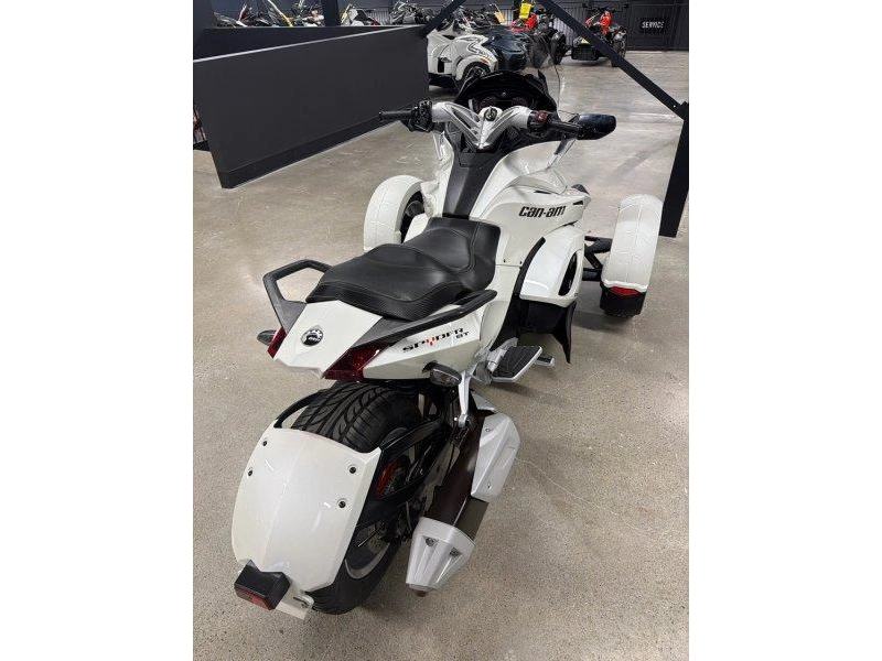 Can-am Spyder St 2014 alt