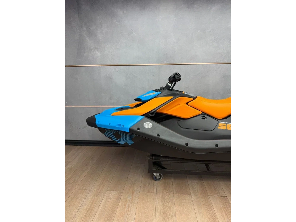 2026 Sea-doo Spark Trixx 3up Gulfstream Blue / Orange Crush alt