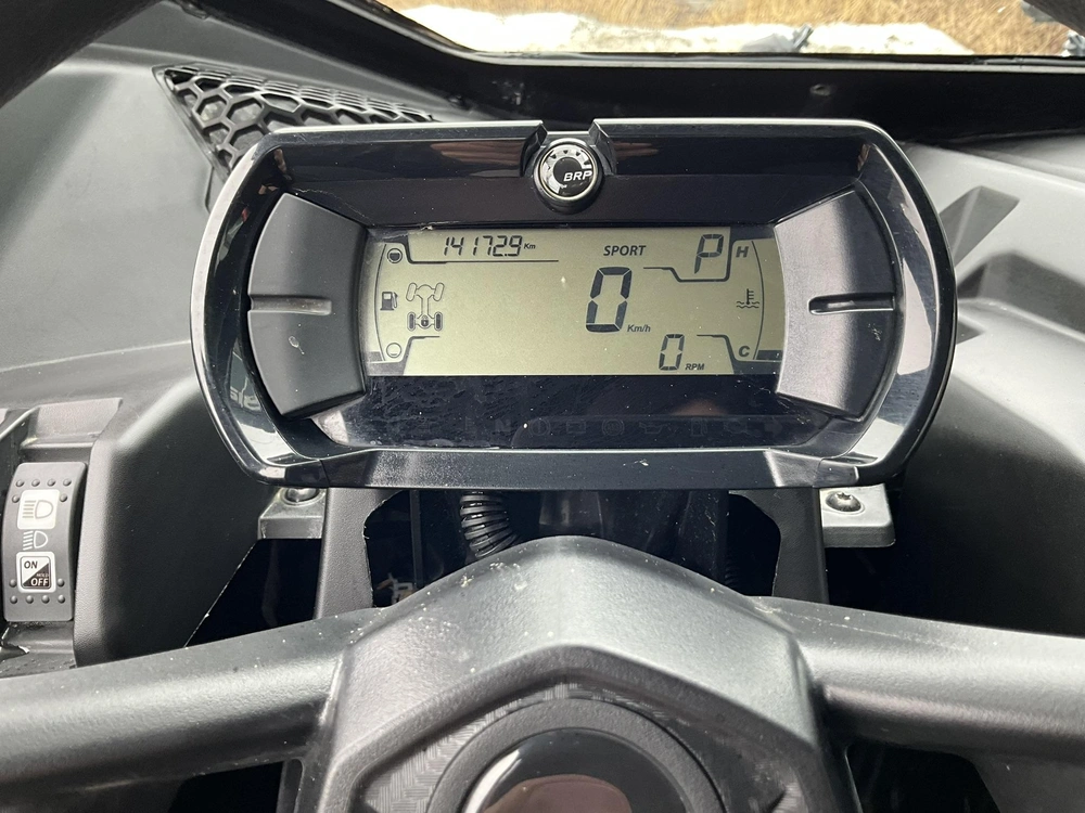 2022 Can-am Maverick alt