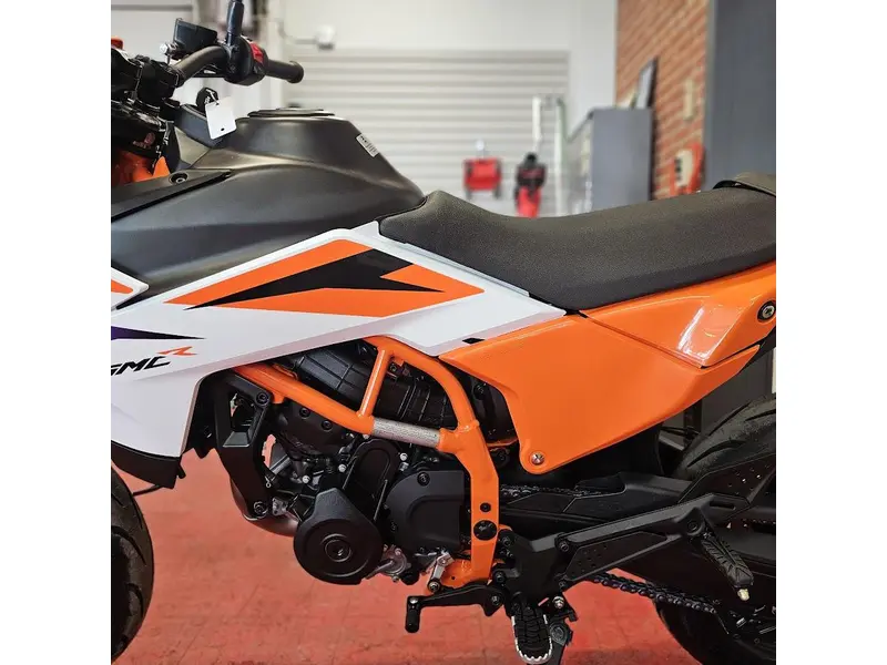 2025 KTM 390 SMC R