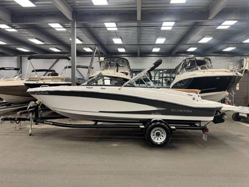 2022 Glastron 215 Gx Mercruiser 4.5l/alpha alt