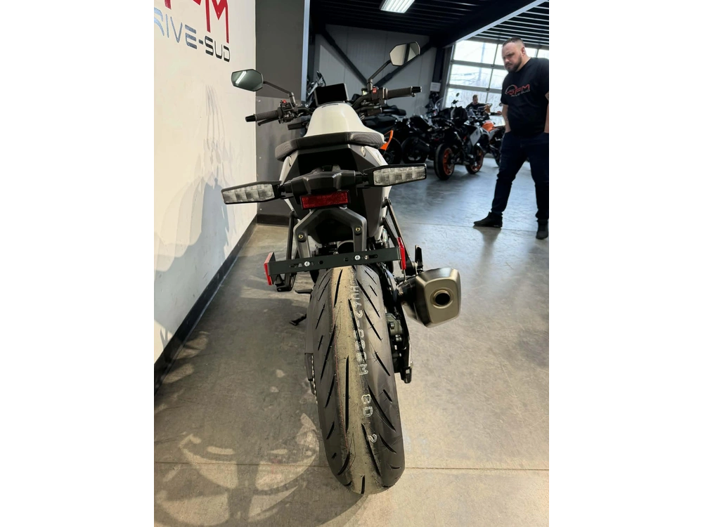 Ktm 990 Duke 2027 alt