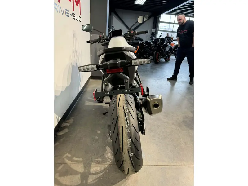 2027 KTM 990 DUKE