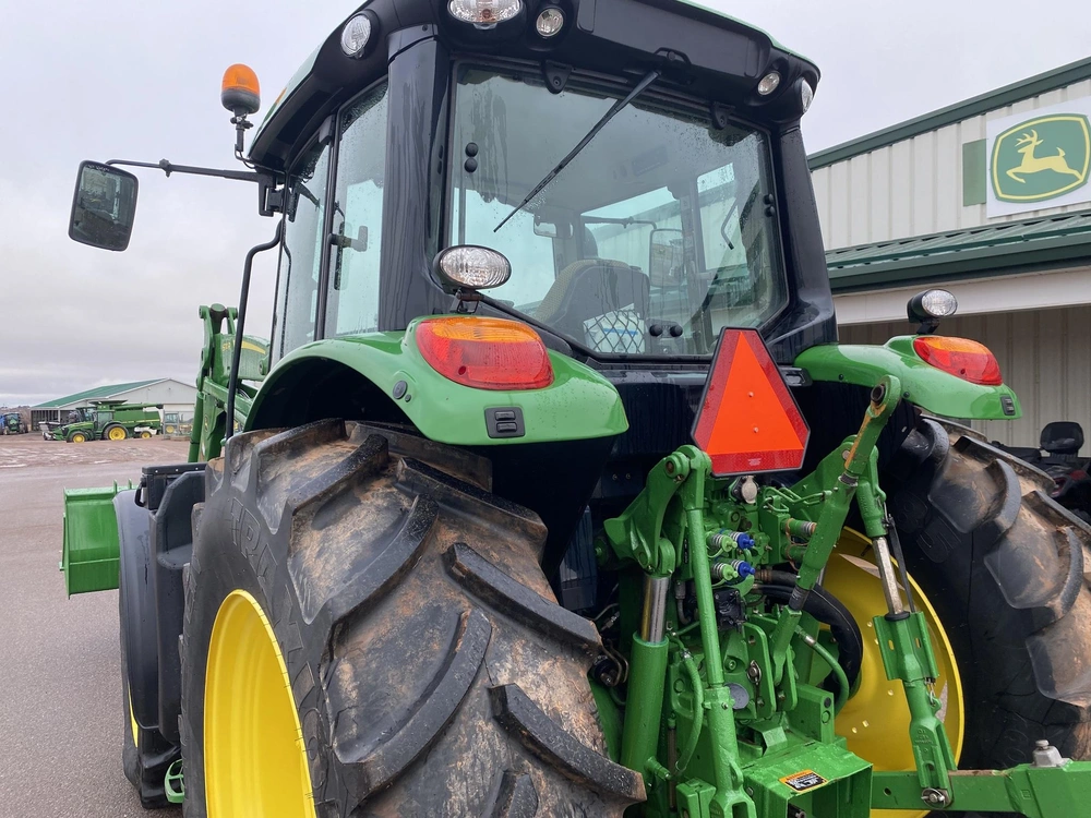 2023 John Deere 6110m alt