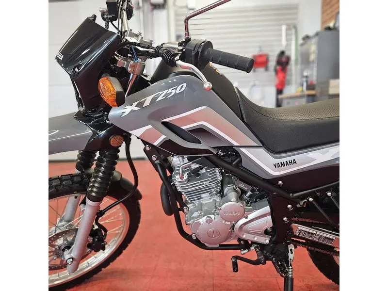 2025 Yamaha XT 250 thumbnail 17