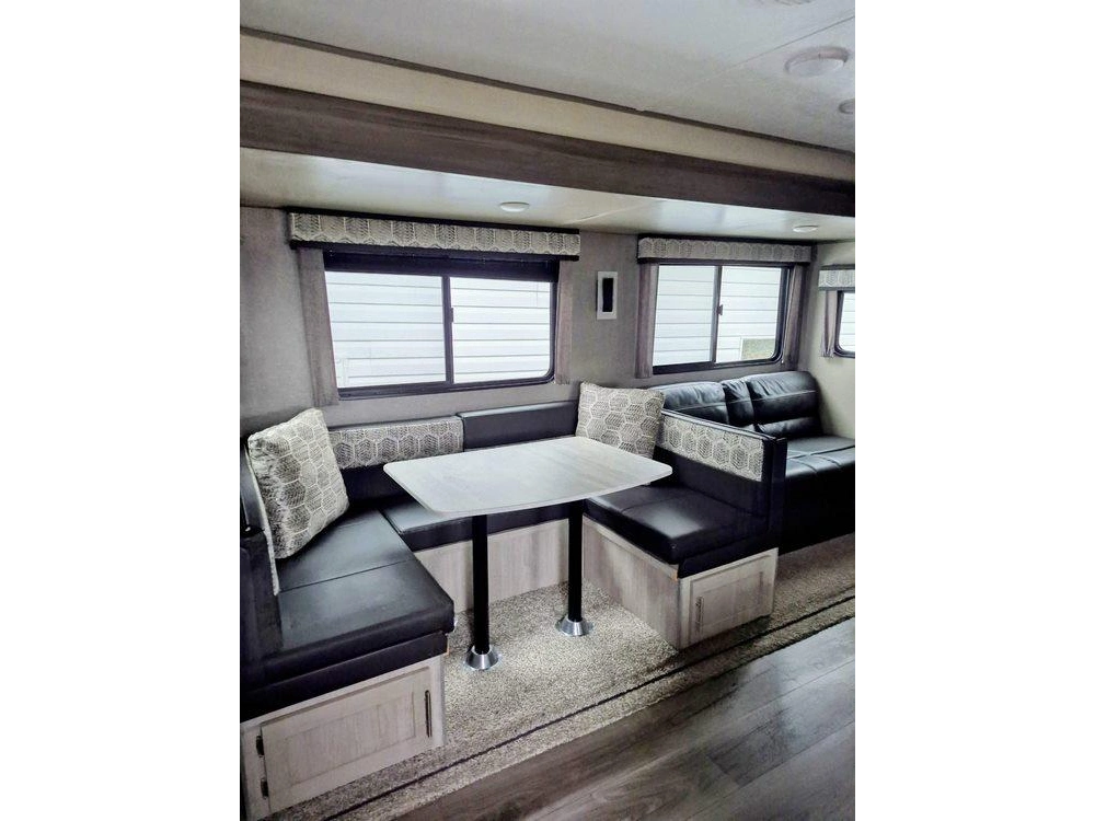 Coachmen Catalina 261bhs 2022 alt