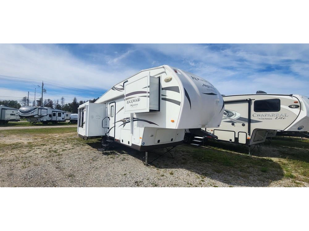 Forest River Rockwood 8289ws 2015 alt