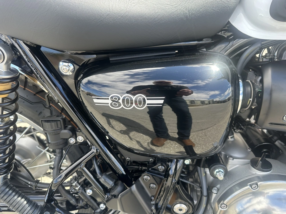 2026 Kawasaki W800 alt