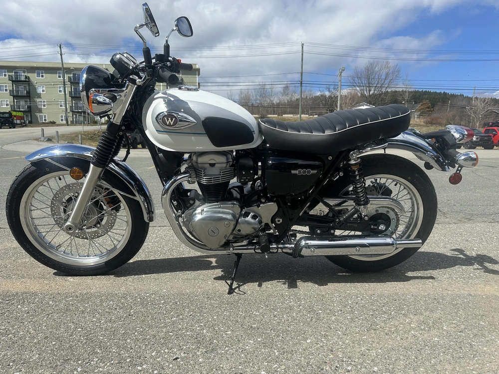 2026 Kawasaki W800 alt