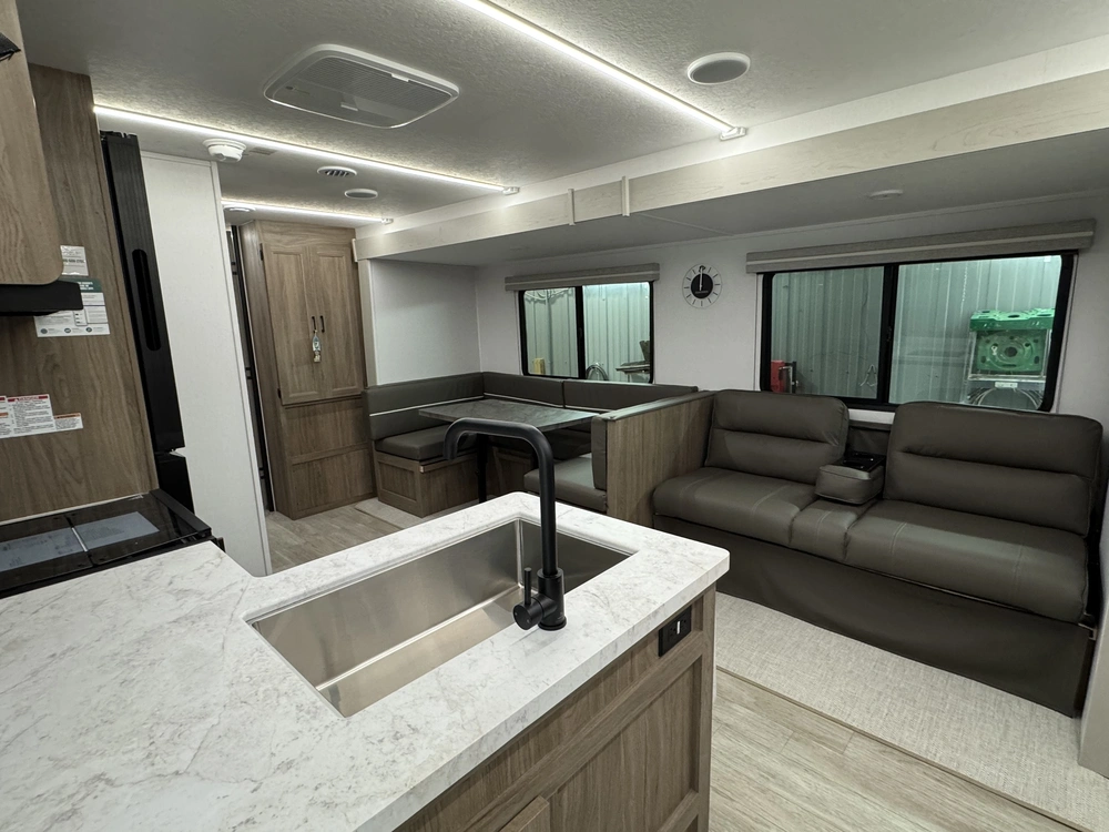 Coachmen Freedom Express 30se-320 2026 alt