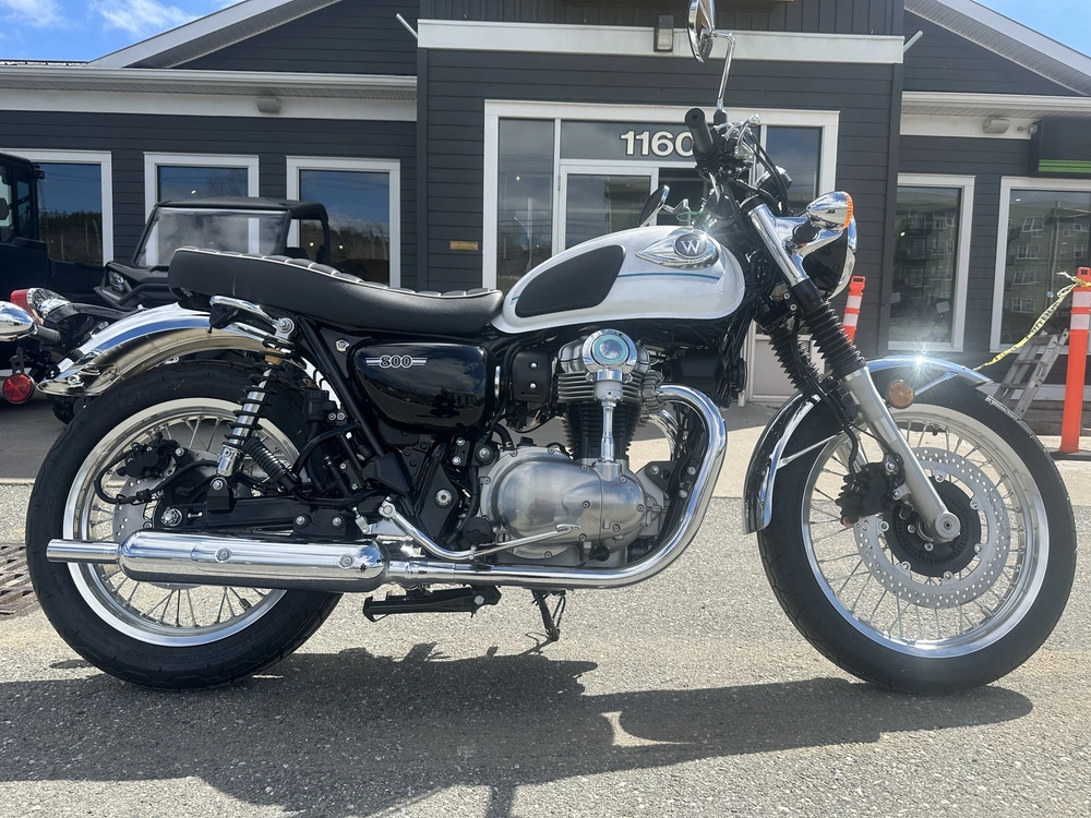 2026 Kawasaki W800 alt