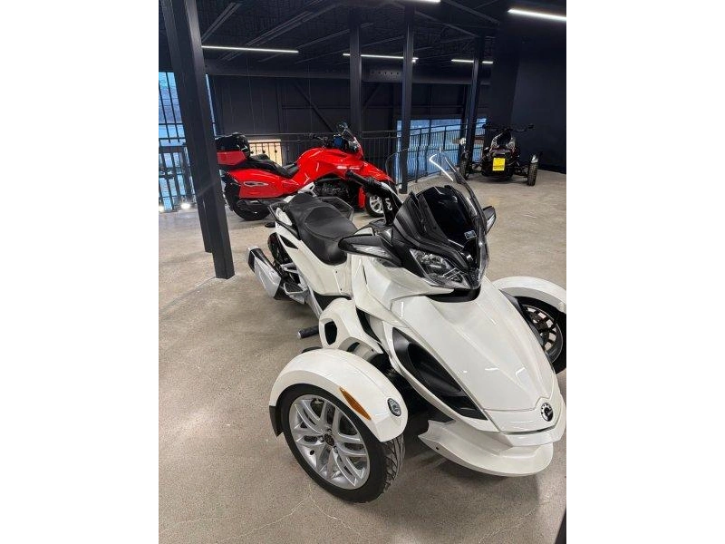Can-am Spyder St 2014 alt