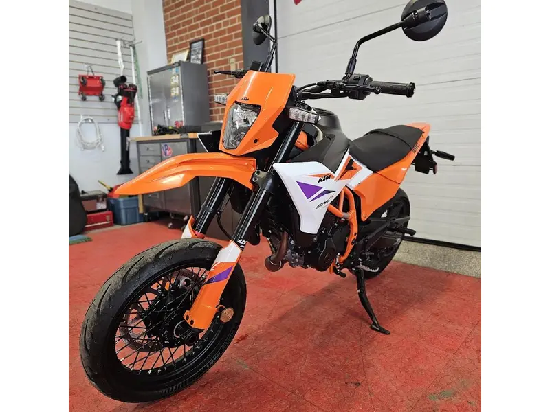 2025 KTM 390 SMC R