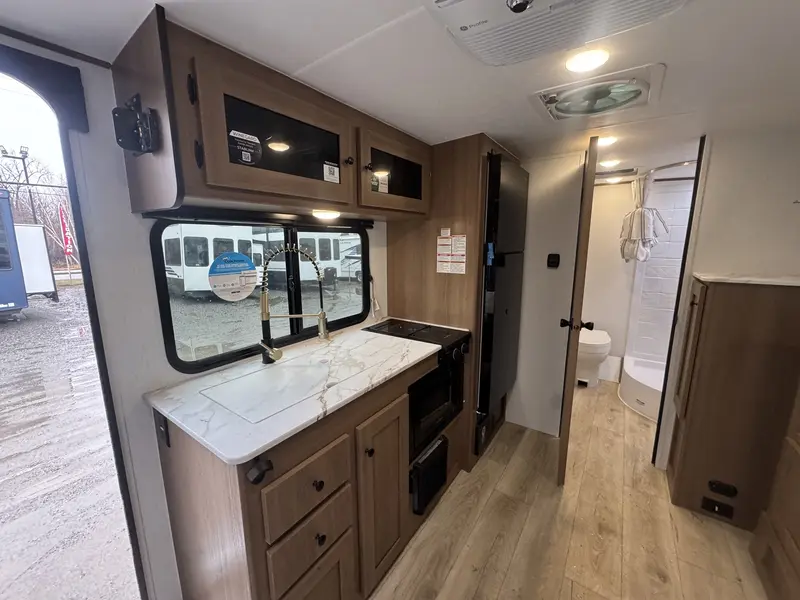 Coachmen APEX NANO 203RBK 2026