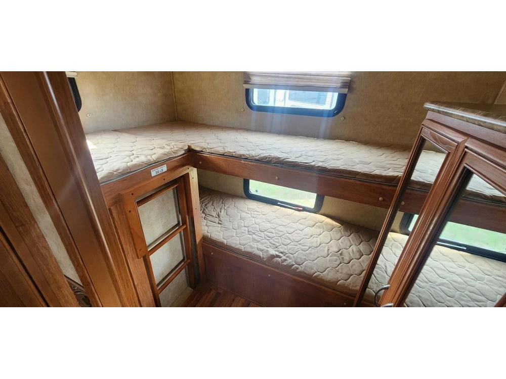 2014 Sabre 323bh alt