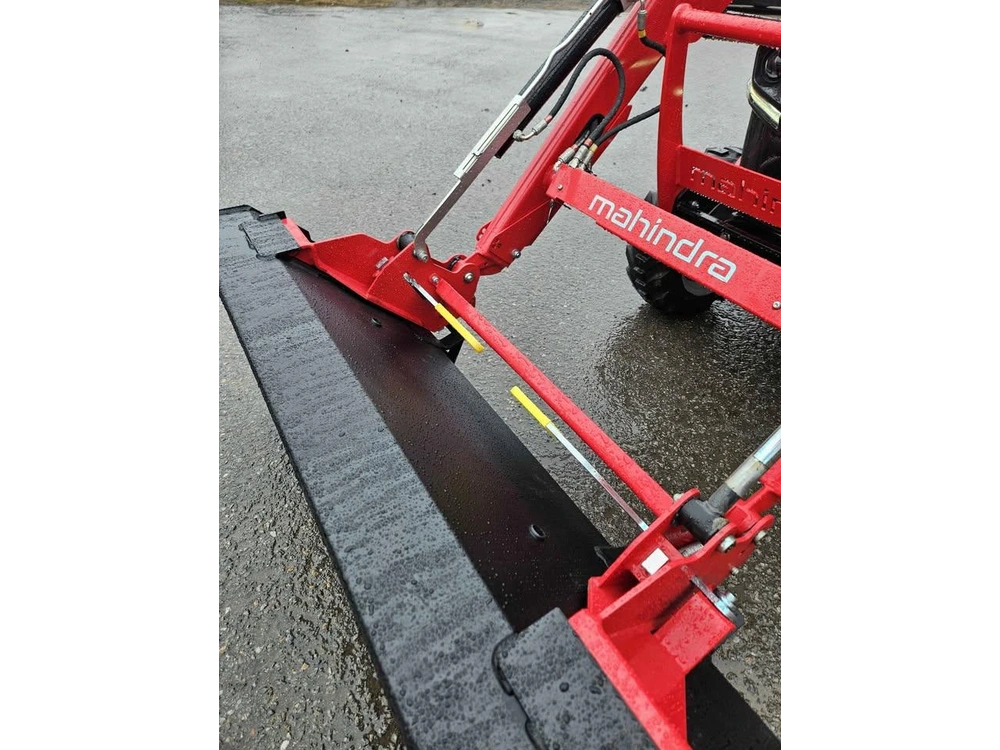 2026 Mahindra 2126 Hst Cab alt