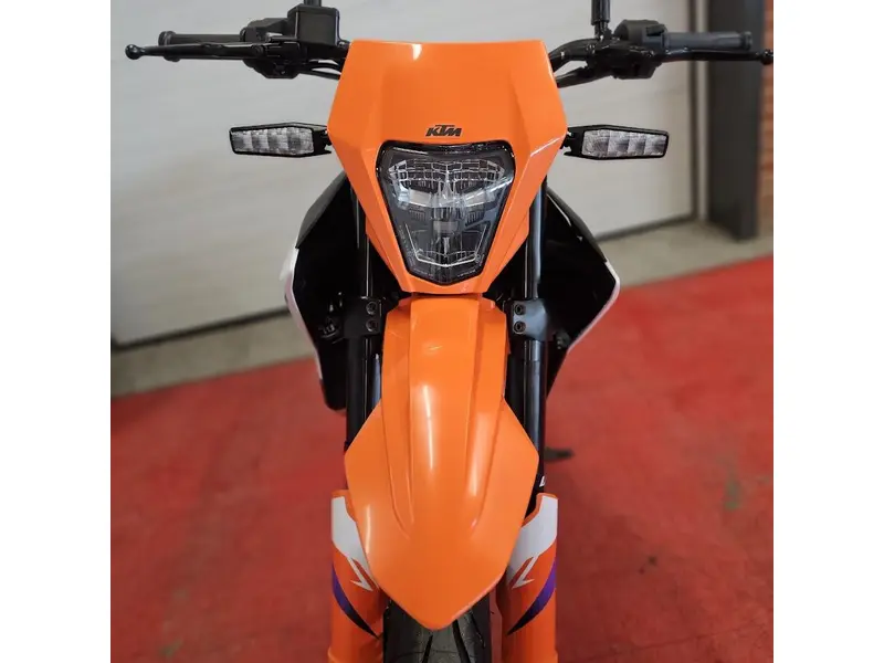 2025 KTM 390 SMC R