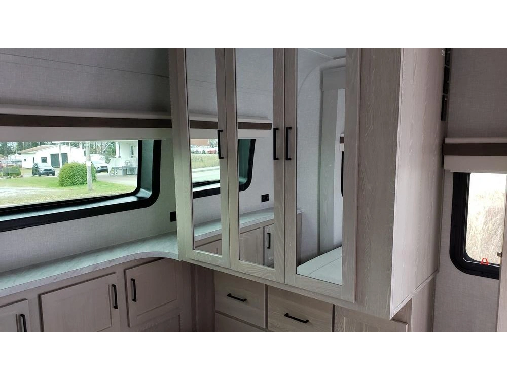 Forest River Rockwood Signature 8336bh 2023 alt