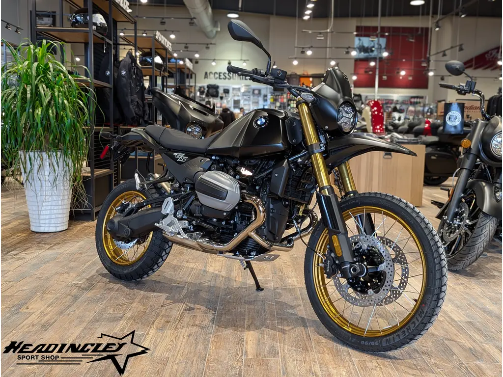 2026 BMW R 12 G/S // Night Matte Black 
