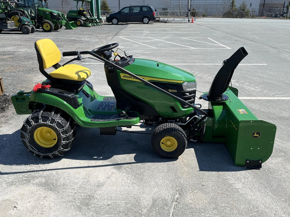 2025 John Deere S220 alt