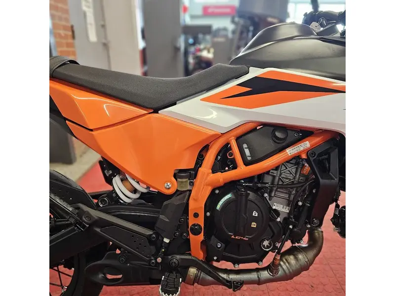 2025 KTM 390 SMC R