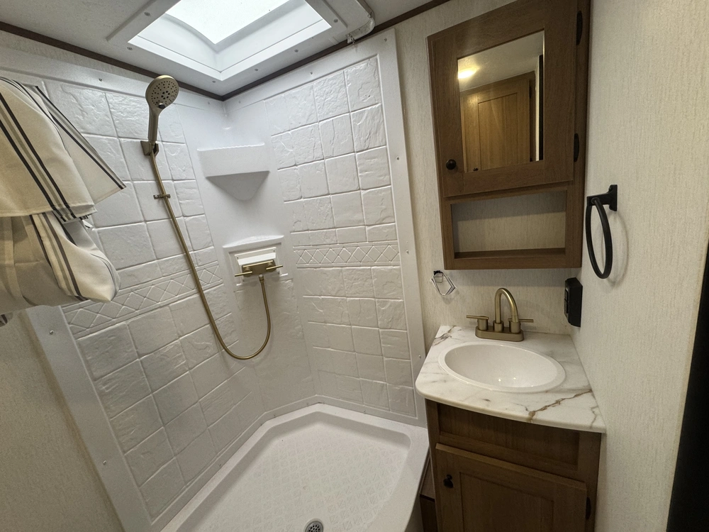 2026 Coachmen Apex Nano 203rbk alt