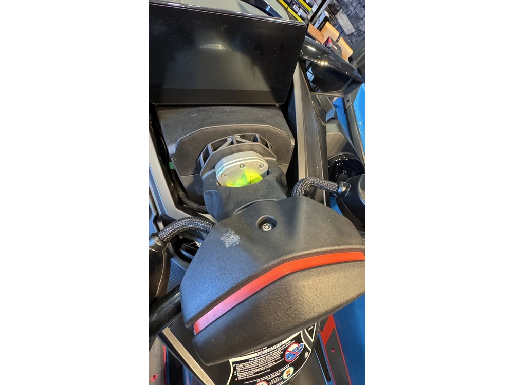 2026 Sea-doo "rxt-x 325 (sound System)" Ice Metal / Manta Green alt