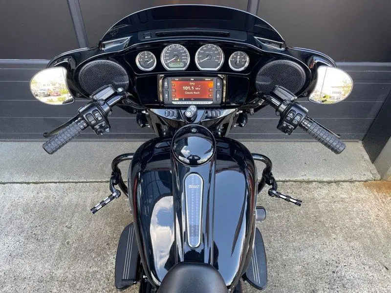 2018 Harley-Davidson FLHXS - Street Glide® Special thumbnail 13