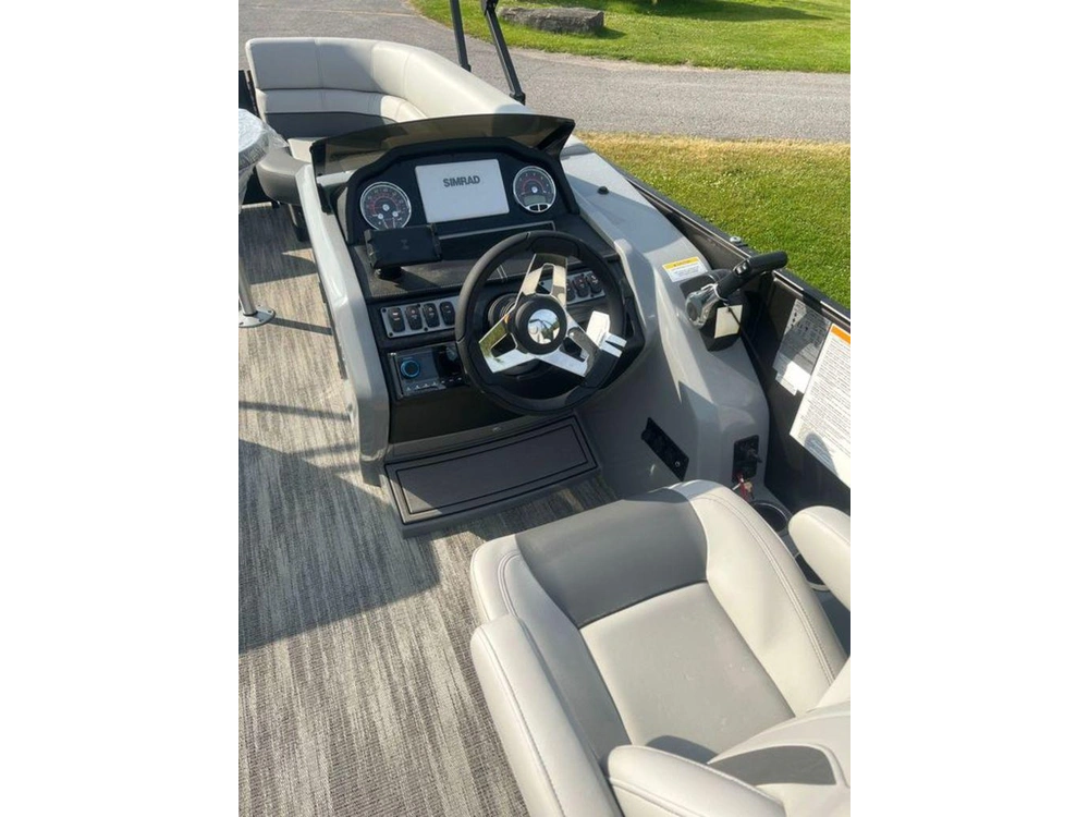 2025 Godfrey Marine Monaco 235 Sfl 27" Tri-toon alt
