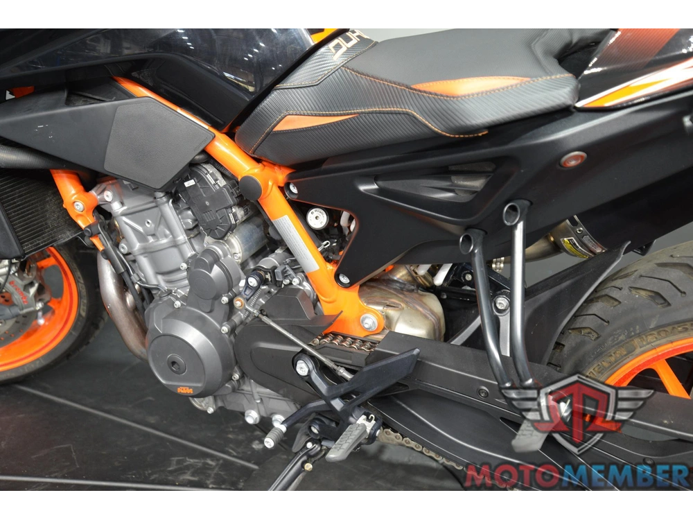 2022 Ktm Duke 890 R alt