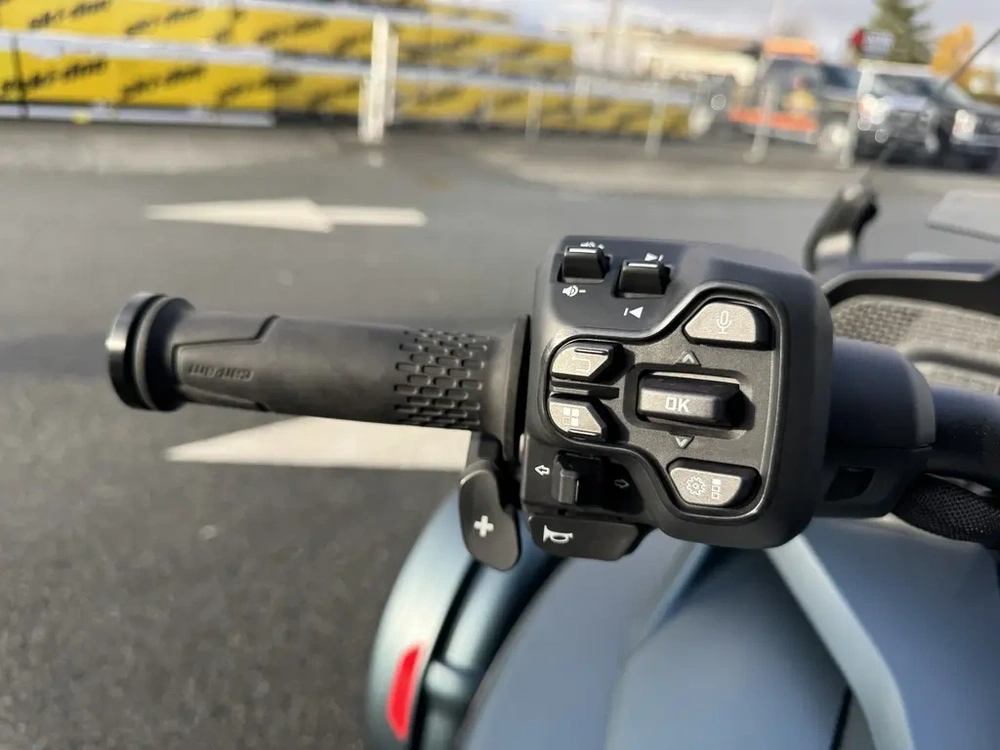 Can-am F3 Limited 2025 alt