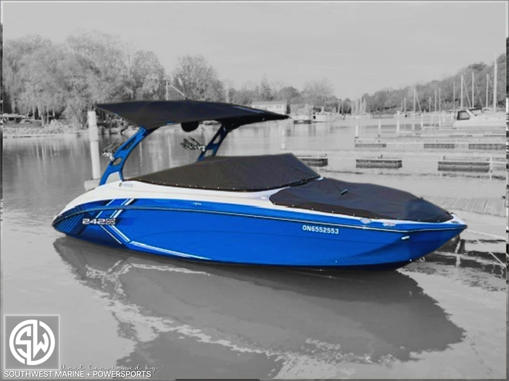 2019 Yamaha 242x alt