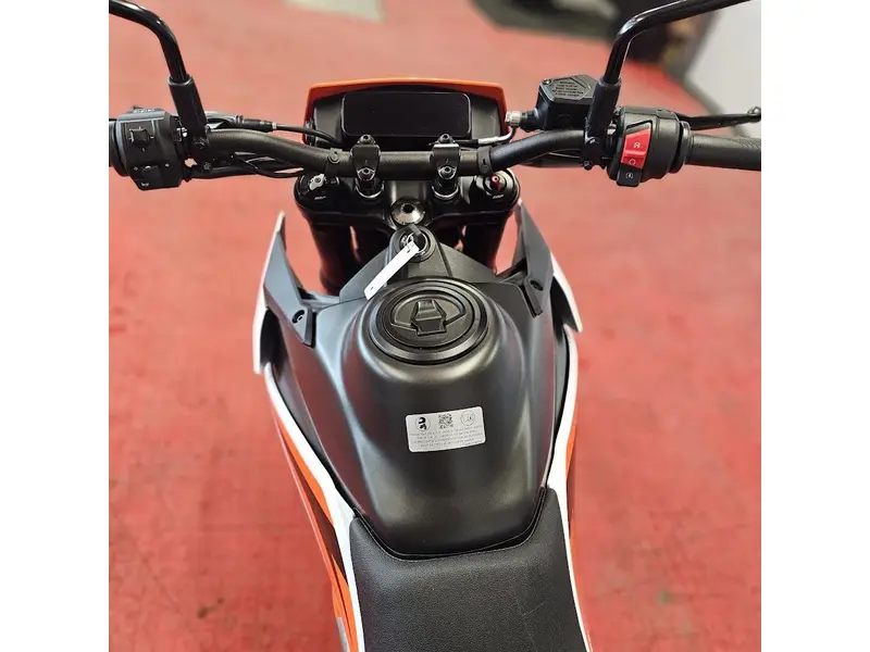 2025 KTM 390 SMC R