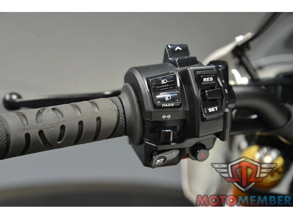 2024 Yamaha Xsr900 alt