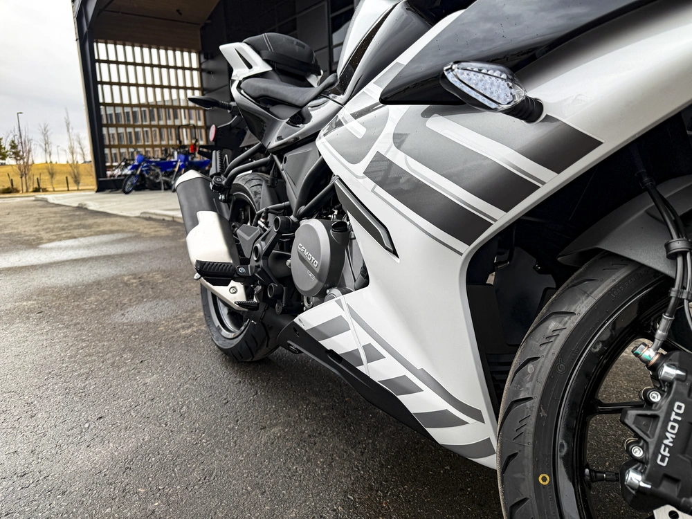 2026 Cfmoto 300ss alt