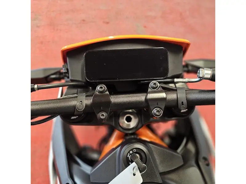 2025 KTM 390 SMC R