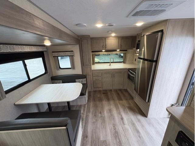 2023 Coachmen Catalina Legacy 263fkdsle alt