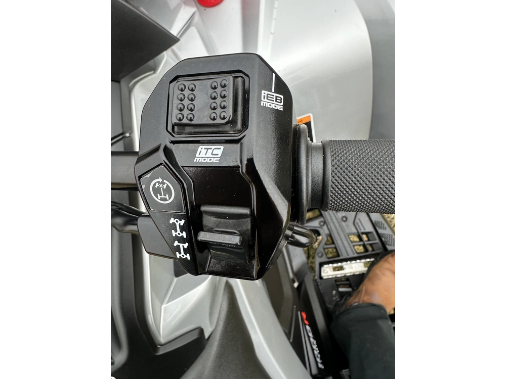 2024 Can-am Outlander Xmr 1000r alt