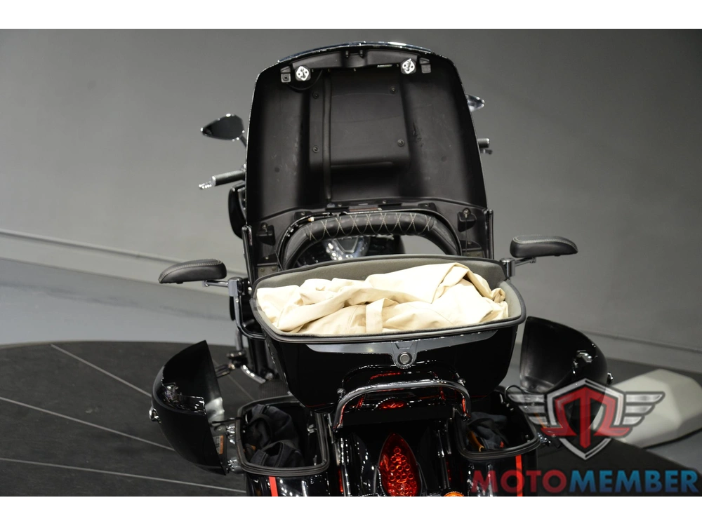 2017 Indian Motorcycle Roadmaster alt
