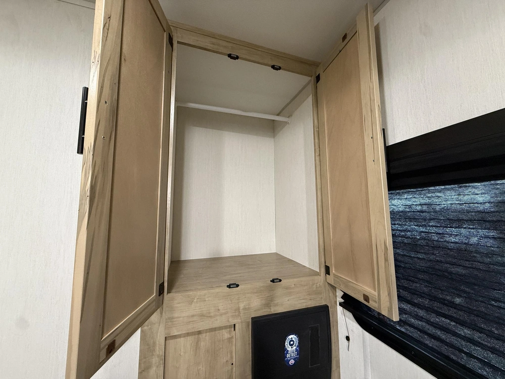 Cherokee 304sr Wolf Den 2026 alt