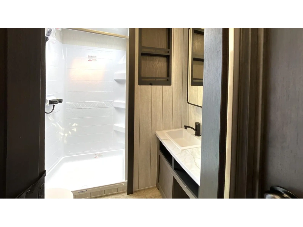 2025 Arctic Wolf 287bh alt