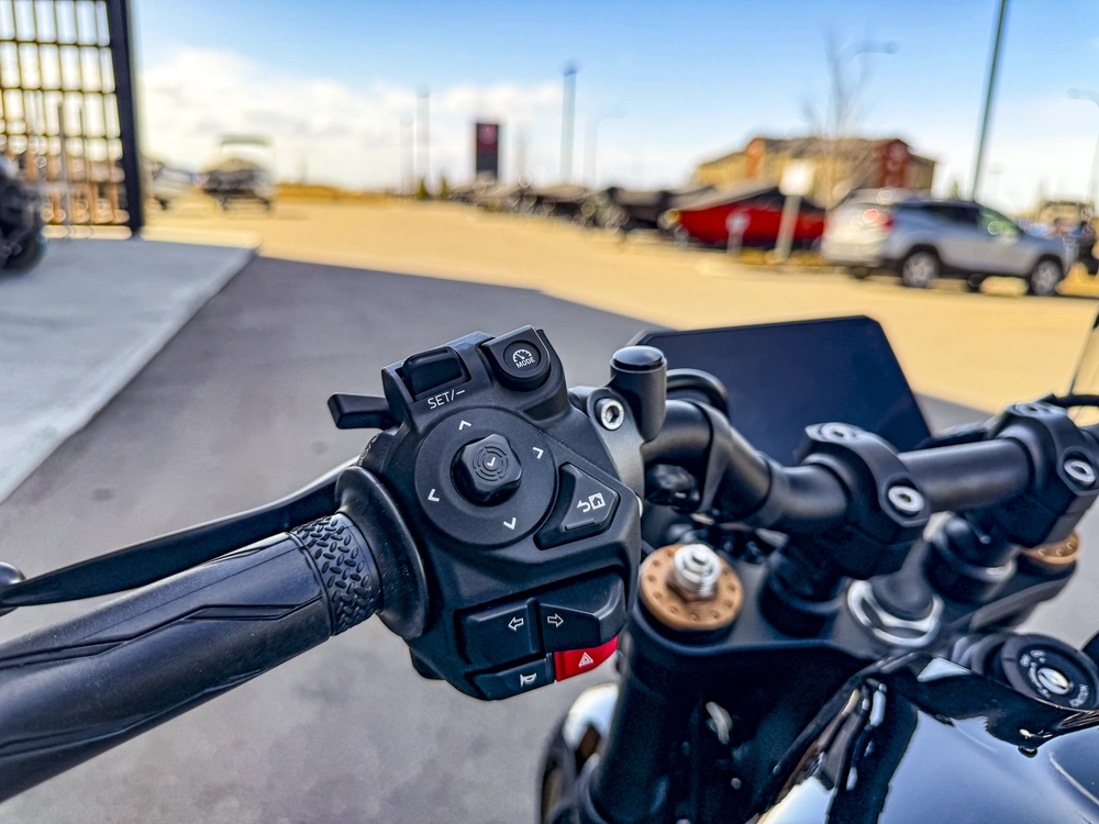 2026 Yamaha Xsr900 alt