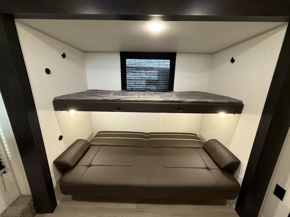 Cherokee 304sr Wolf Den 2026 alt