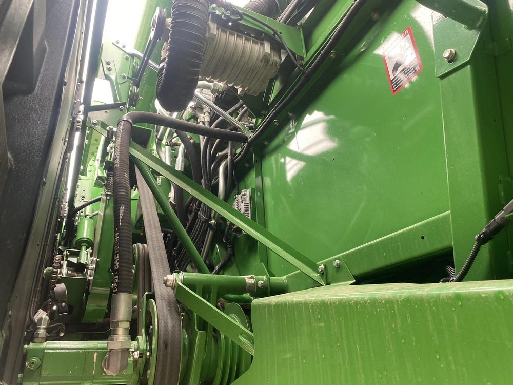 2023 John Deere T670 alt