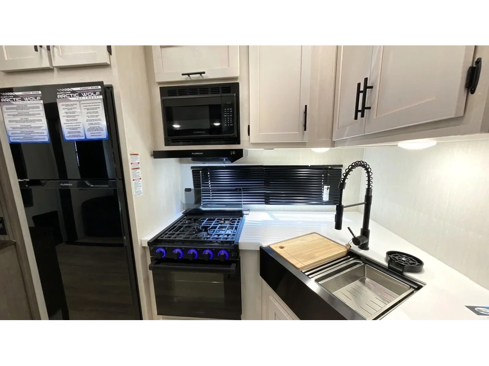 2025 Arctic Wolf 287bh alt