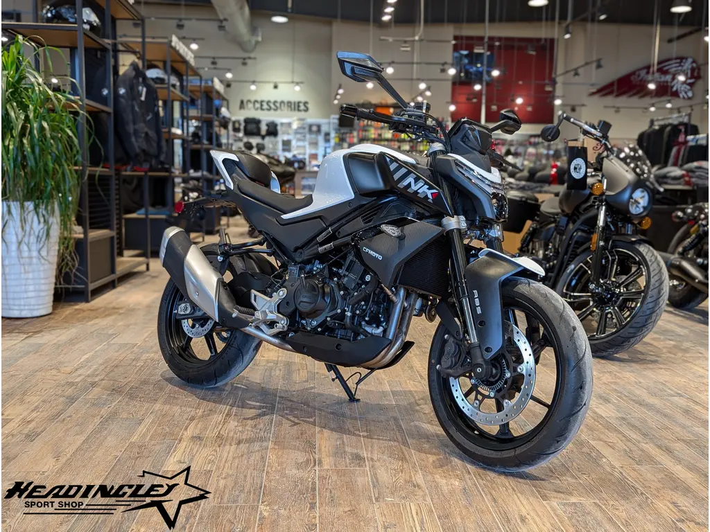 2024 CFMOTO 450NK // Nebula White