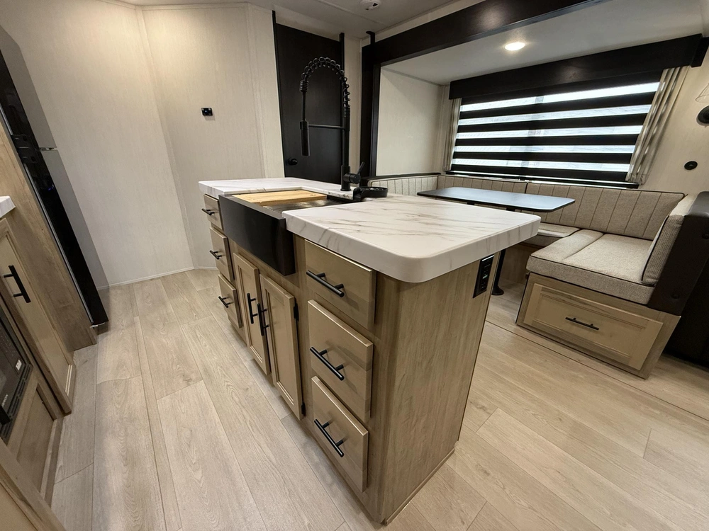 Cherokee 304sr Wolf Den 2026 alt