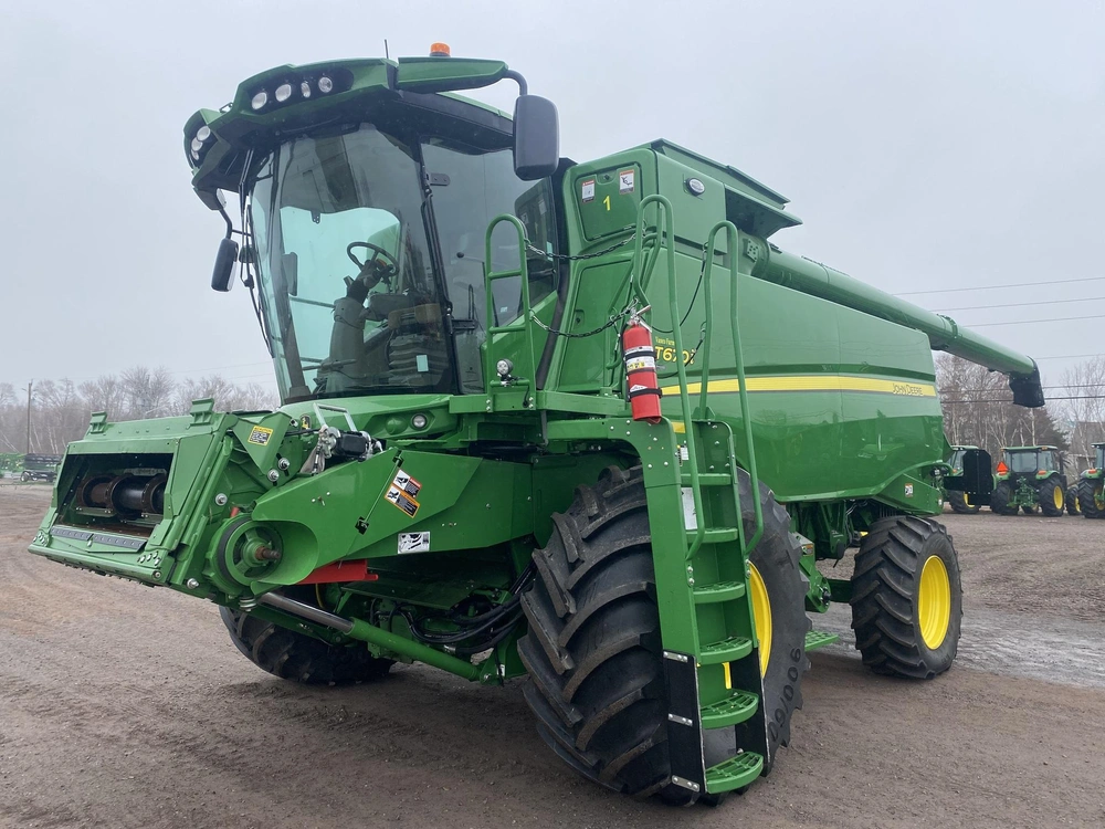 2023 John Deere T670 alt